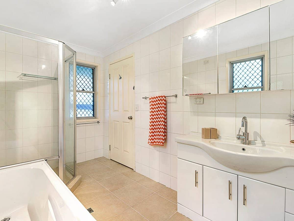 4 Tallowood Road, ASHMORE - Thumbnail 7