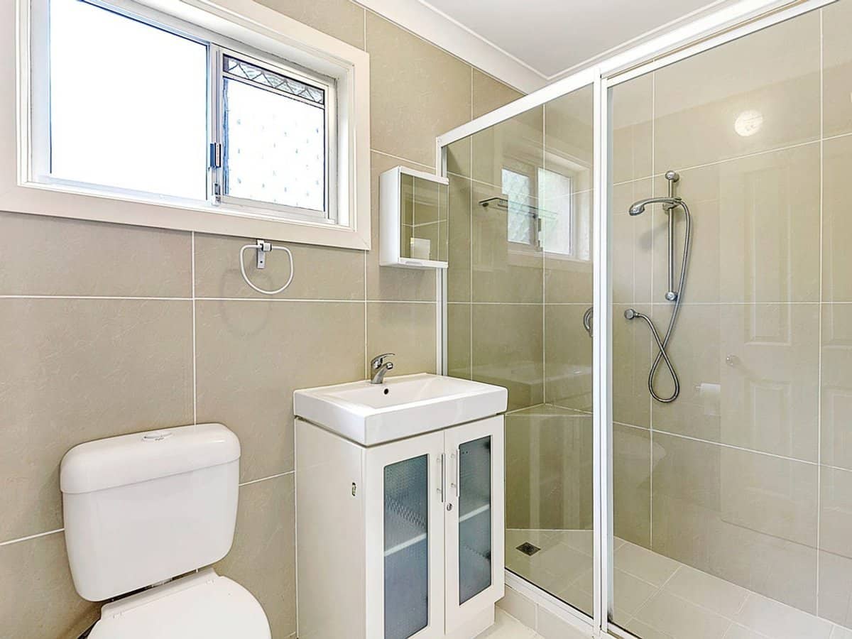 4 Tallowood Road, ASHMORE - Thumbnail 9