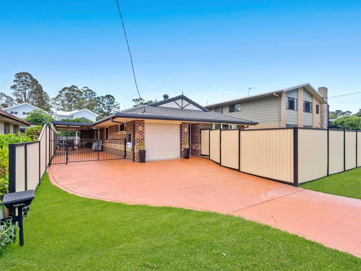 27 Elizabeth Street, CURRUMBIN WATERS - Thumbnail 5