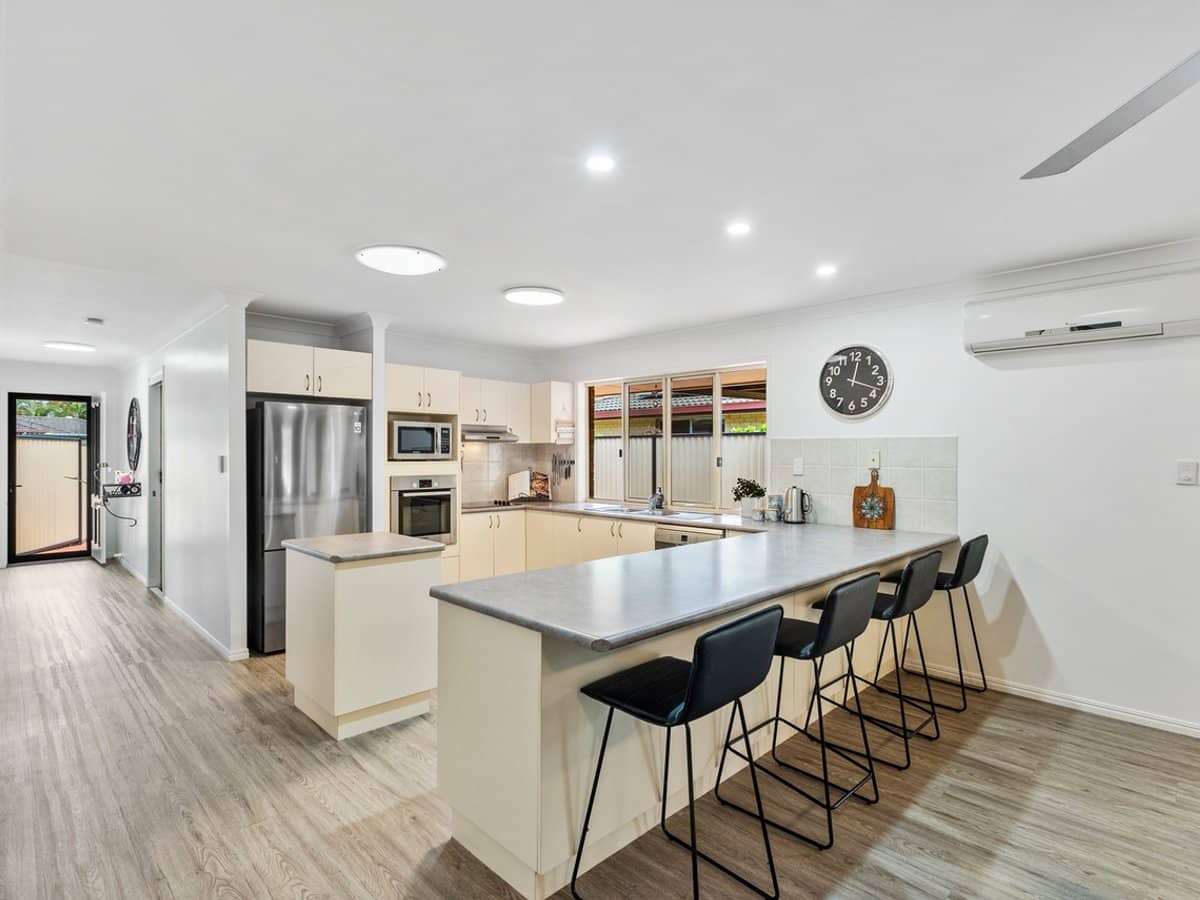 27 Elizabeth Street, CURRUMBIN WATERS - Thumbnail 8