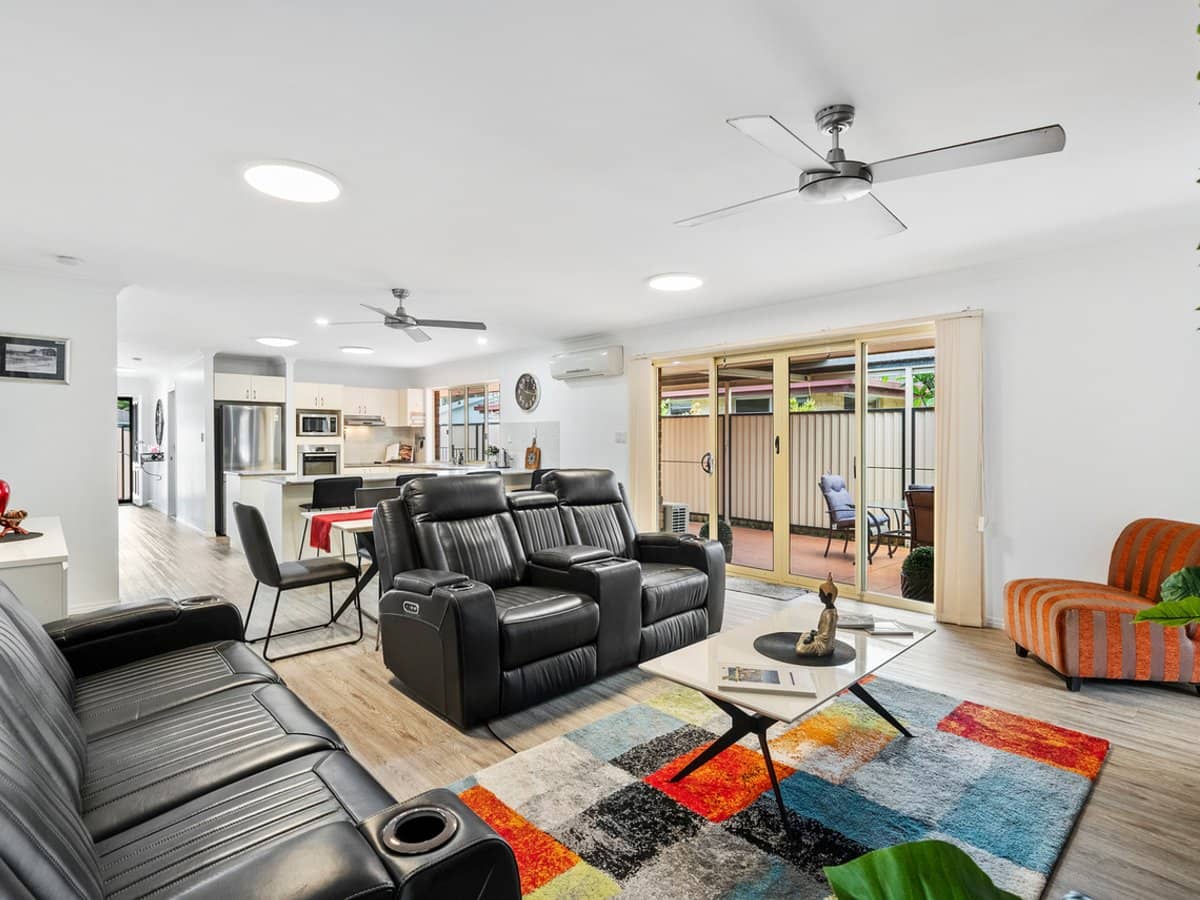 27 Elizabeth Street, CURRUMBIN WATERS - Thumbnail 9