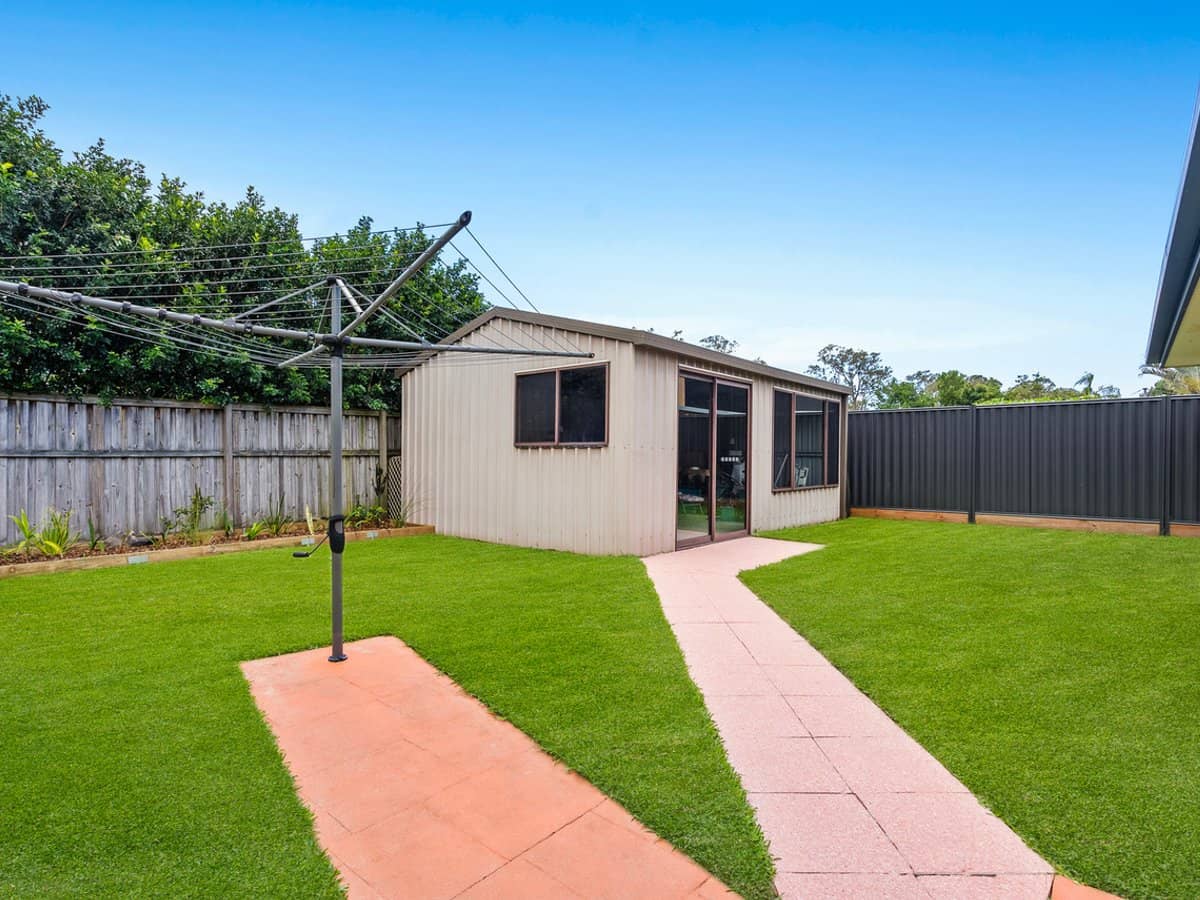 27 Elizabeth Street, CURRUMBIN WATERS - Thumbnail 11