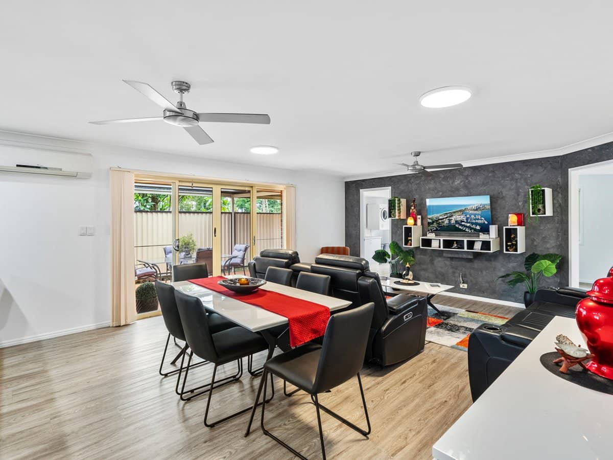 27 Elizabeth Street, CURRUMBIN WATERS - Thumbnail 18