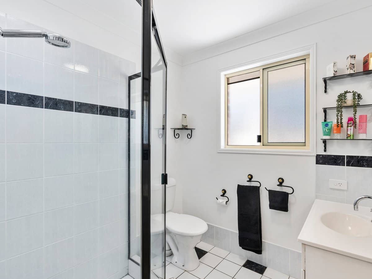 27 Elizabeth Street, CURRUMBIN WATERS - Thumbnail 21