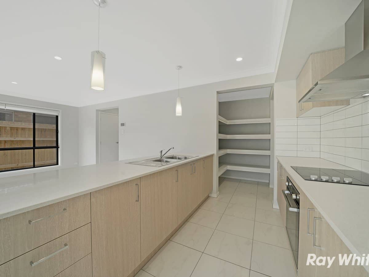 7 Fleming Street, LOGAN RESERVE - Thumbnail 7