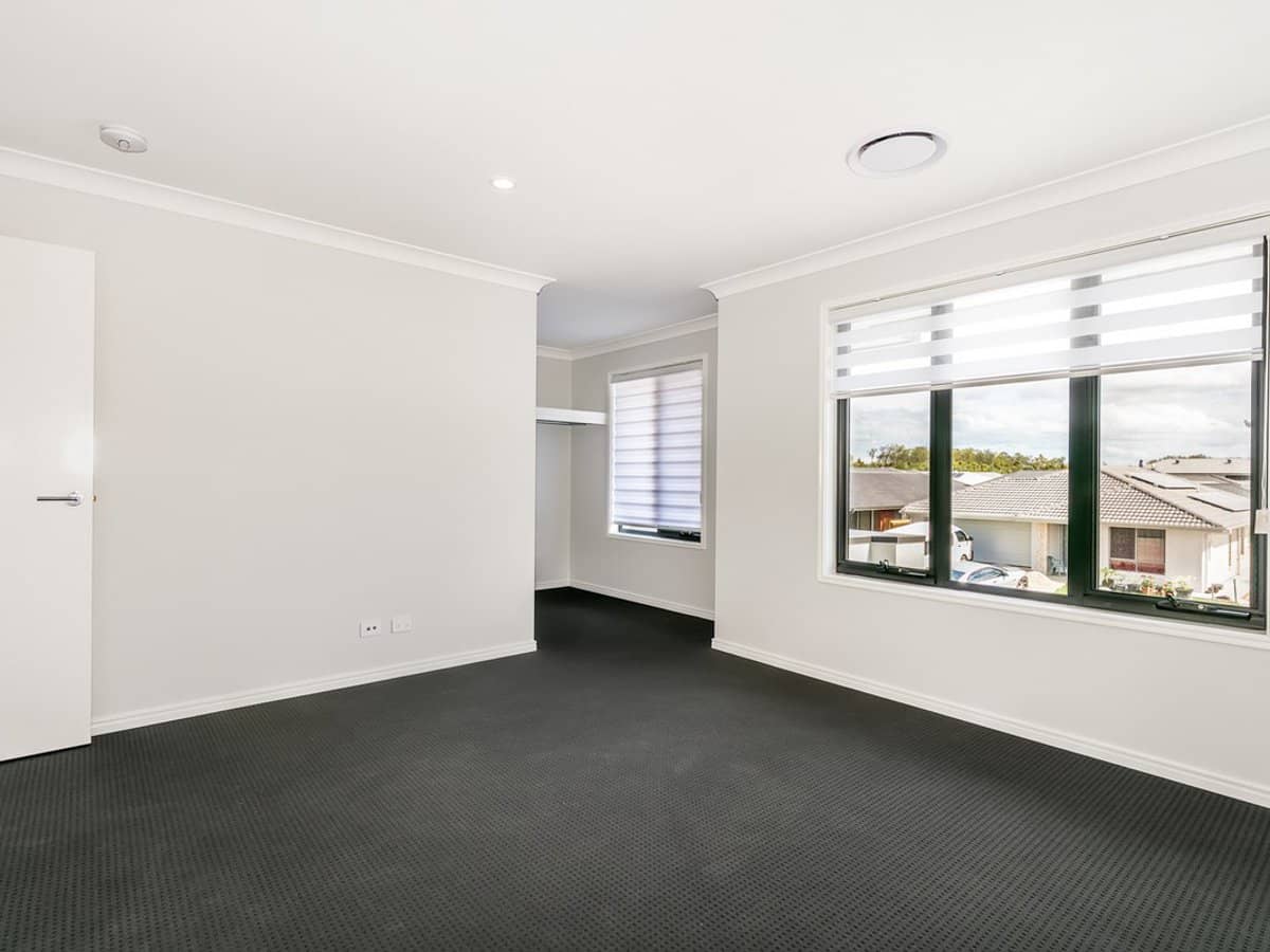 7 Fleming Street, LOGAN RESERVE - Thumbnail 9