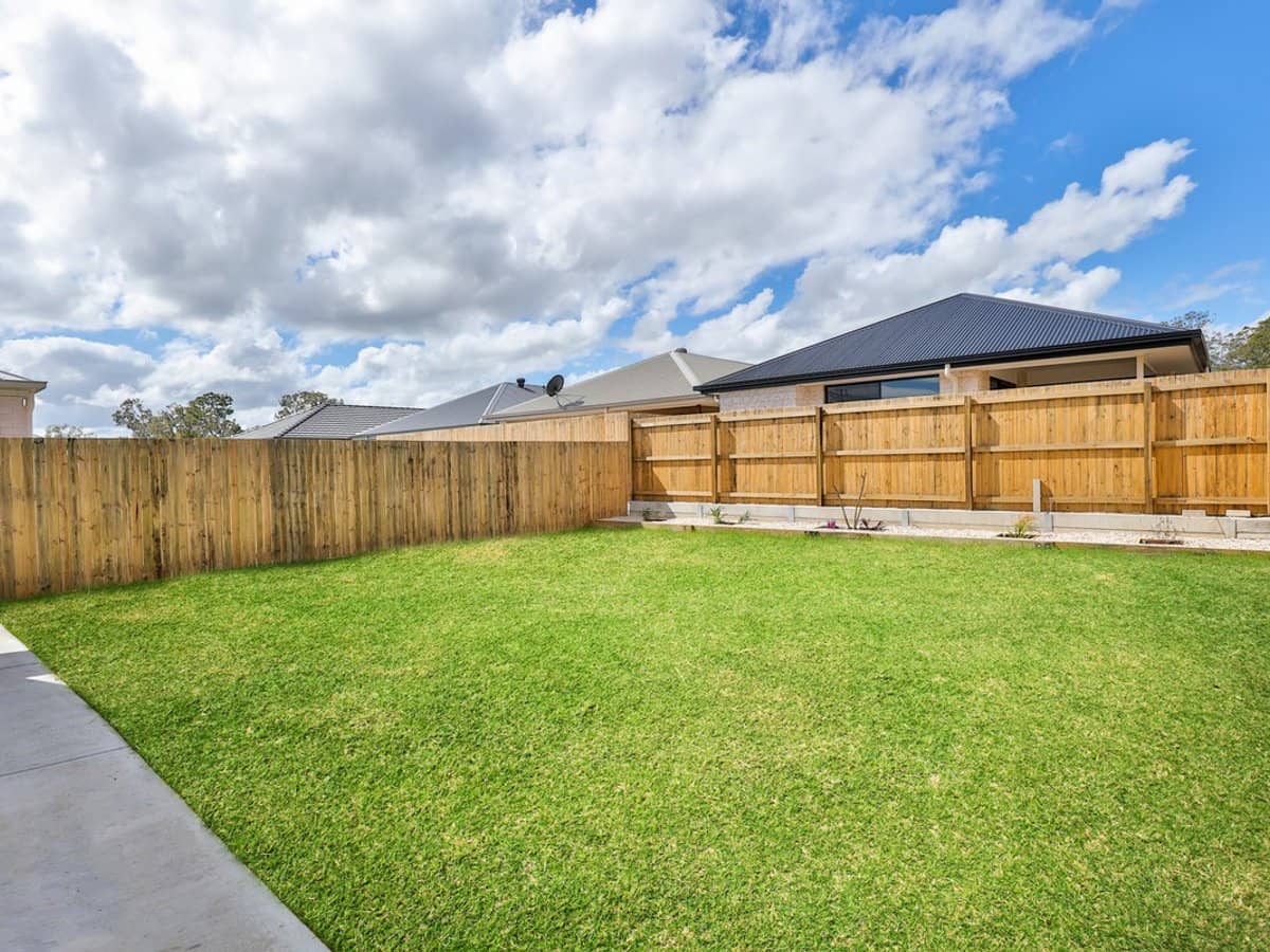 7 Fleming Street, LOGAN RESERVE - Thumbnail 17