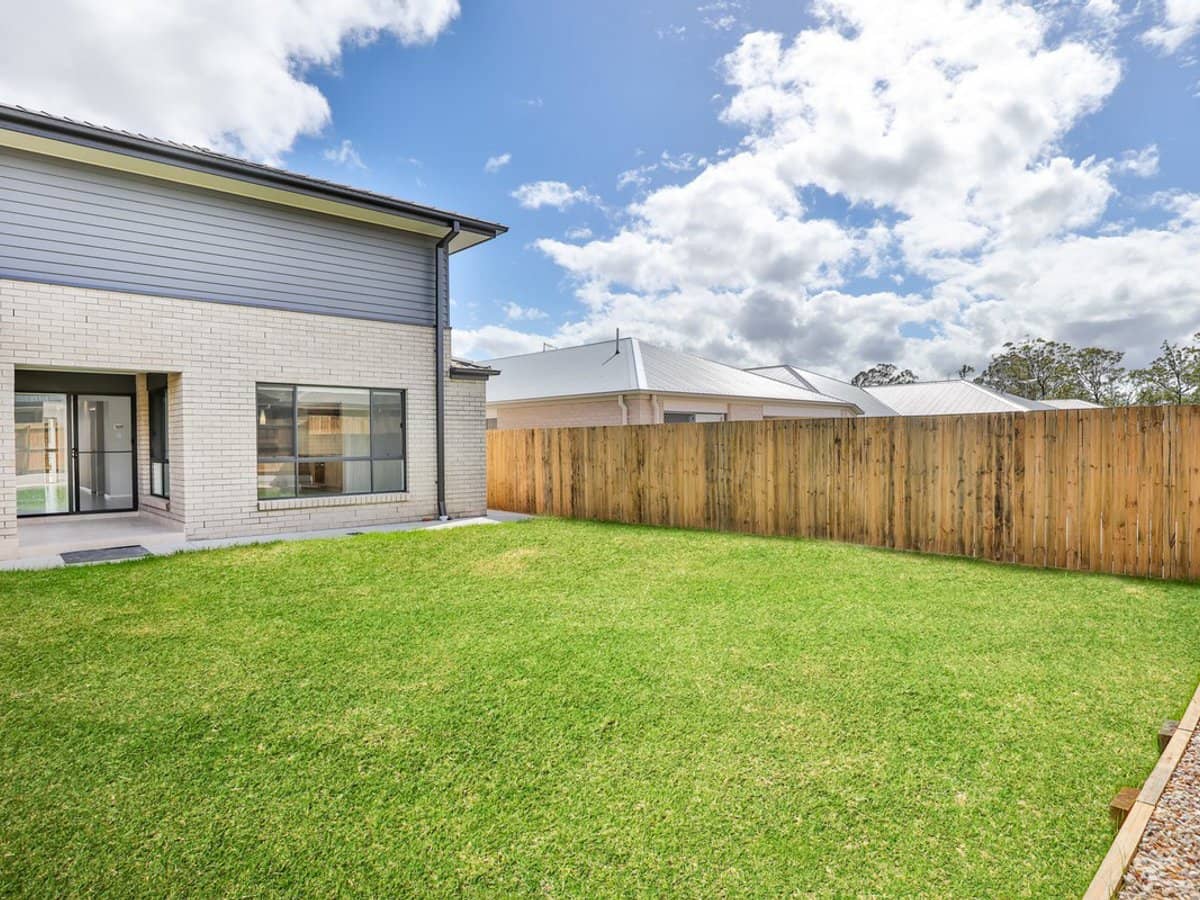 7 Fleming Street, LOGAN RESERVE - Thumbnail 18