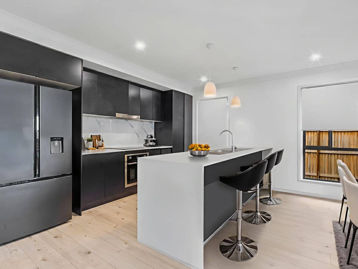 24 Pierro Place, LOGAN RESERVE - Thumbnail 2