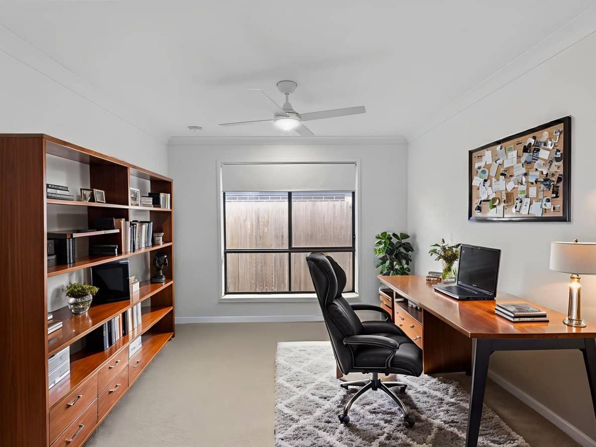 24 Pierro Place, LOGAN RESERVE - Thumbnail 4