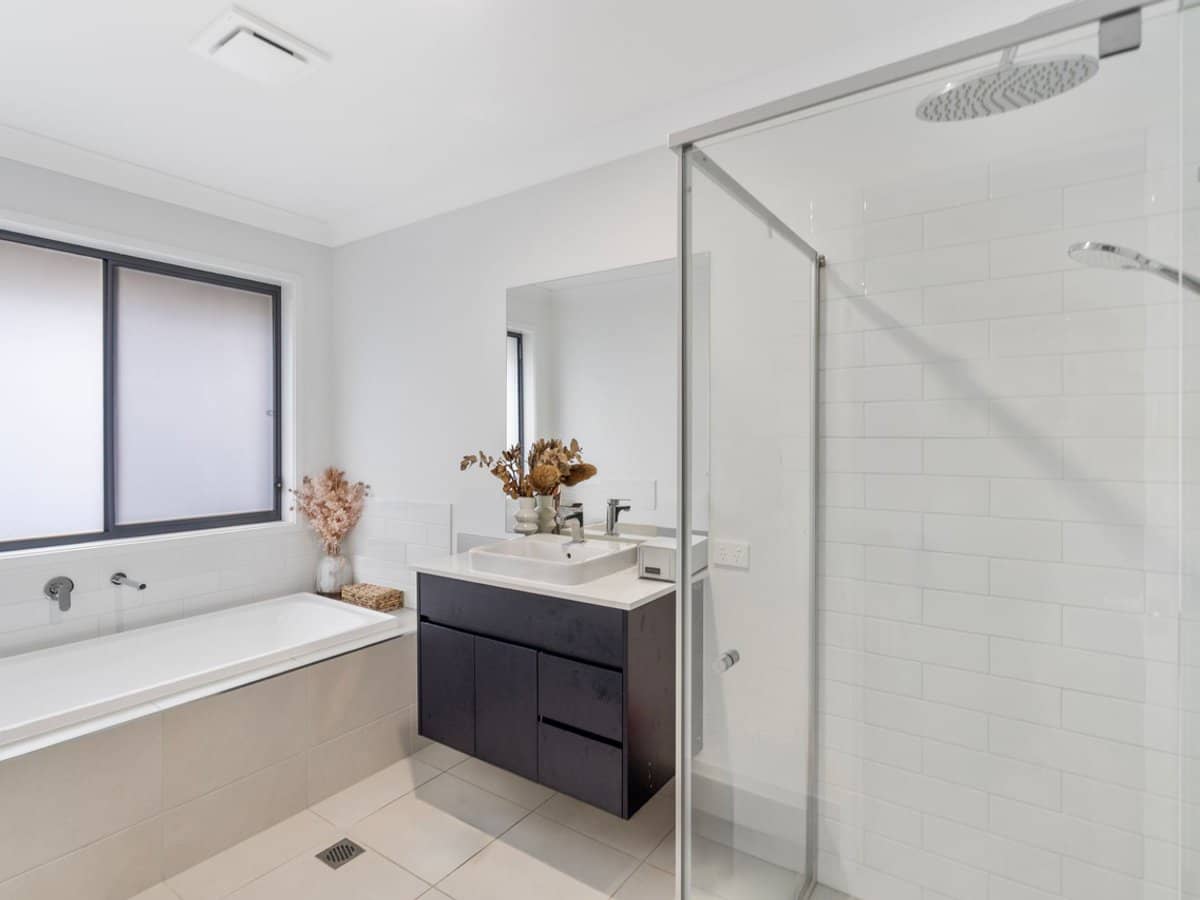 24 Pierro Place, LOGAN RESERVE - Thumbnail 9