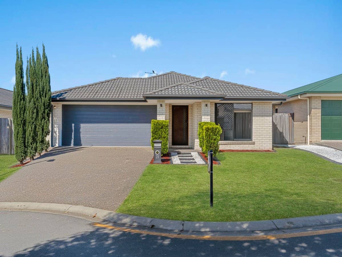 21 Bluestone Drive, LOGAN RESERVE - Thumbnail 1