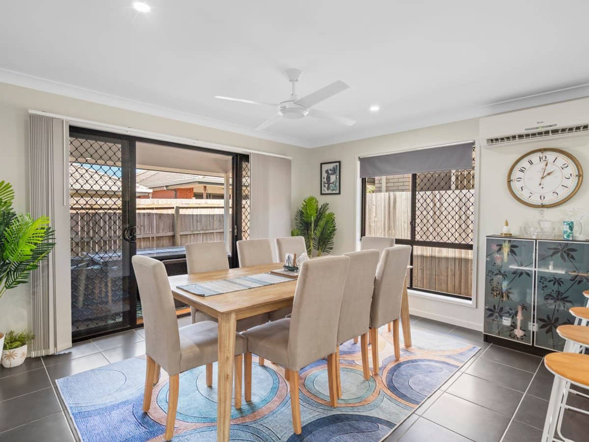 21 Bluestone Drive, LOGAN RESERVE - Thumbnail 6