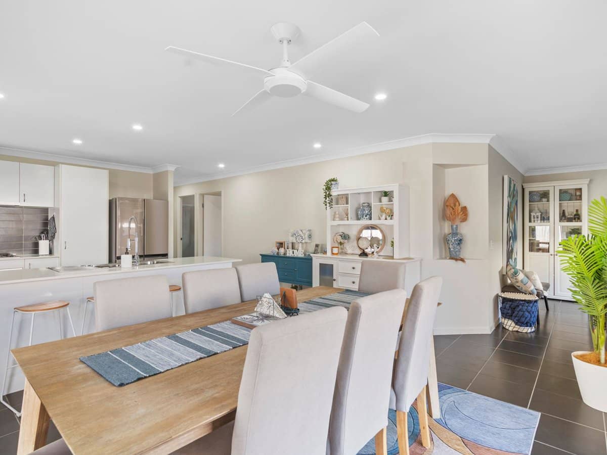 21 Bluestone Drive, LOGAN RESERVE - Thumbnail 7