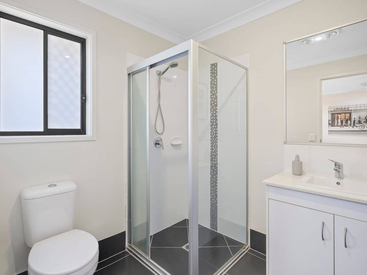 21 Bluestone Drive, LOGAN RESERVE - Thumbnail 11