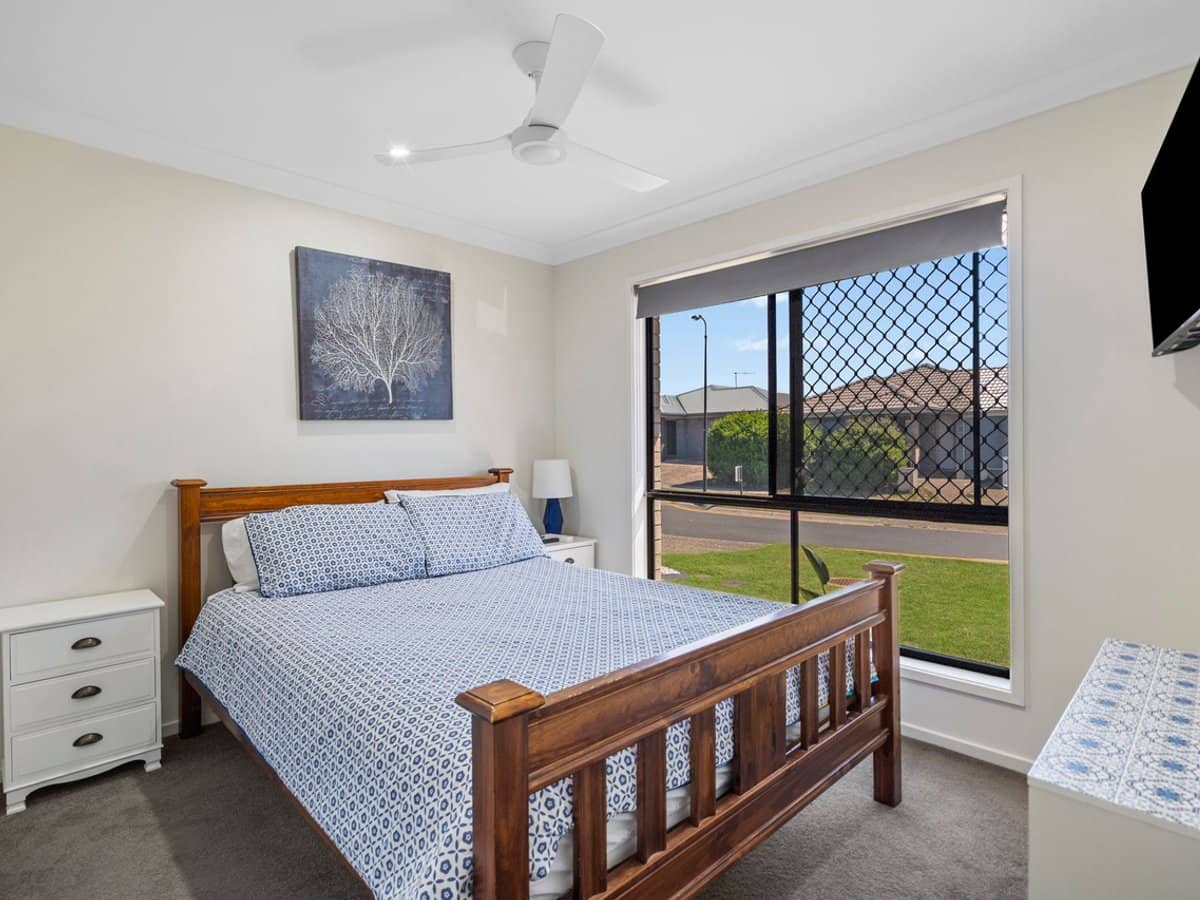 21 Bluestone Drive, LOGAN RESERVE - Thumbnail 12