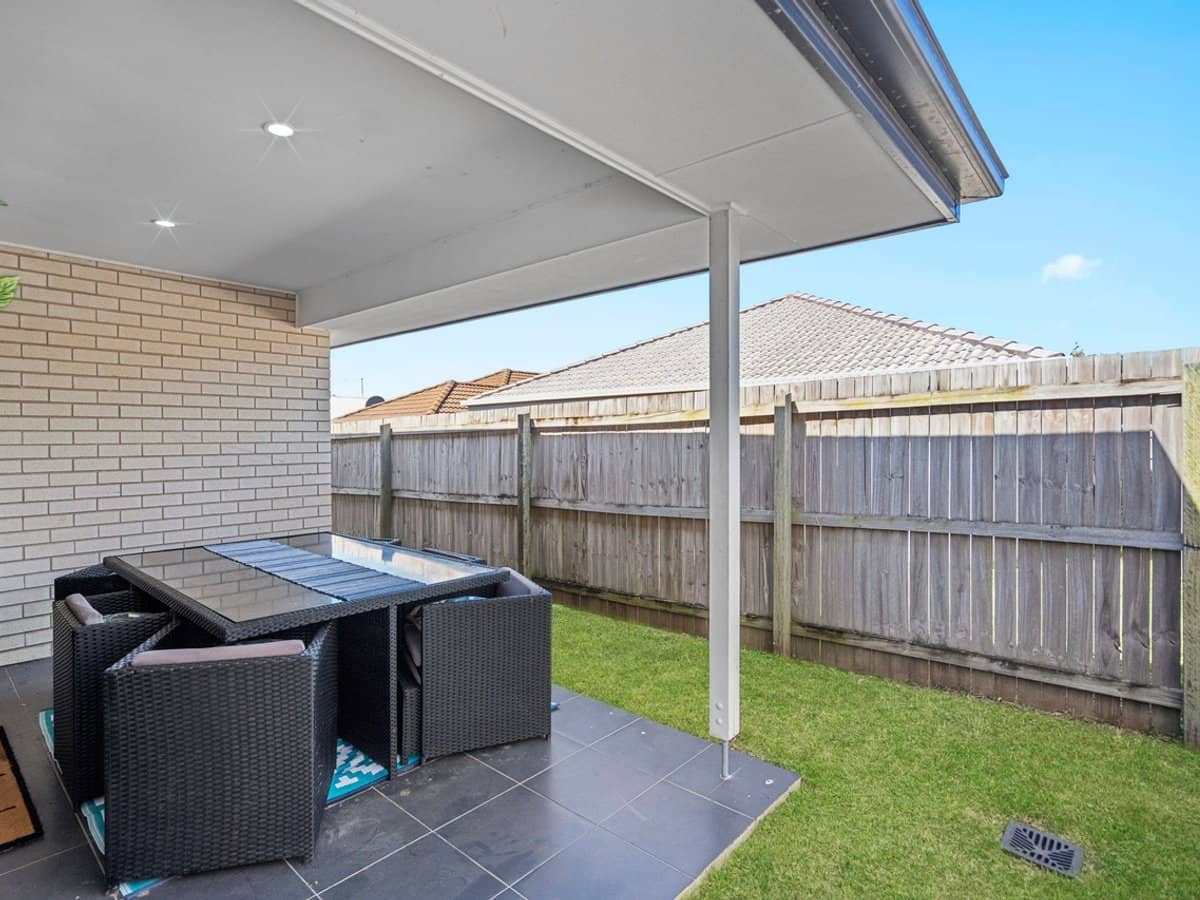 21 Bluestone Drive, LOGAN RESERVE - Thumbnail 17