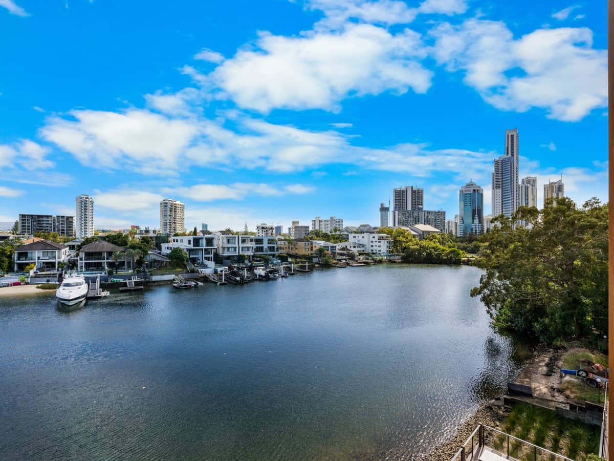 18 Remembrance Drive, SURFERS PARADISE - Thumbnail 3