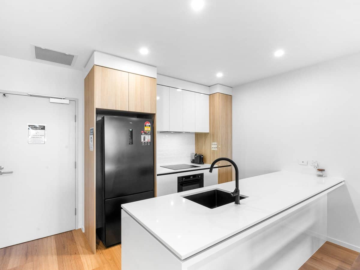 18 Remembrance Drive, SURFERS PARADISE - Thumbnail 7