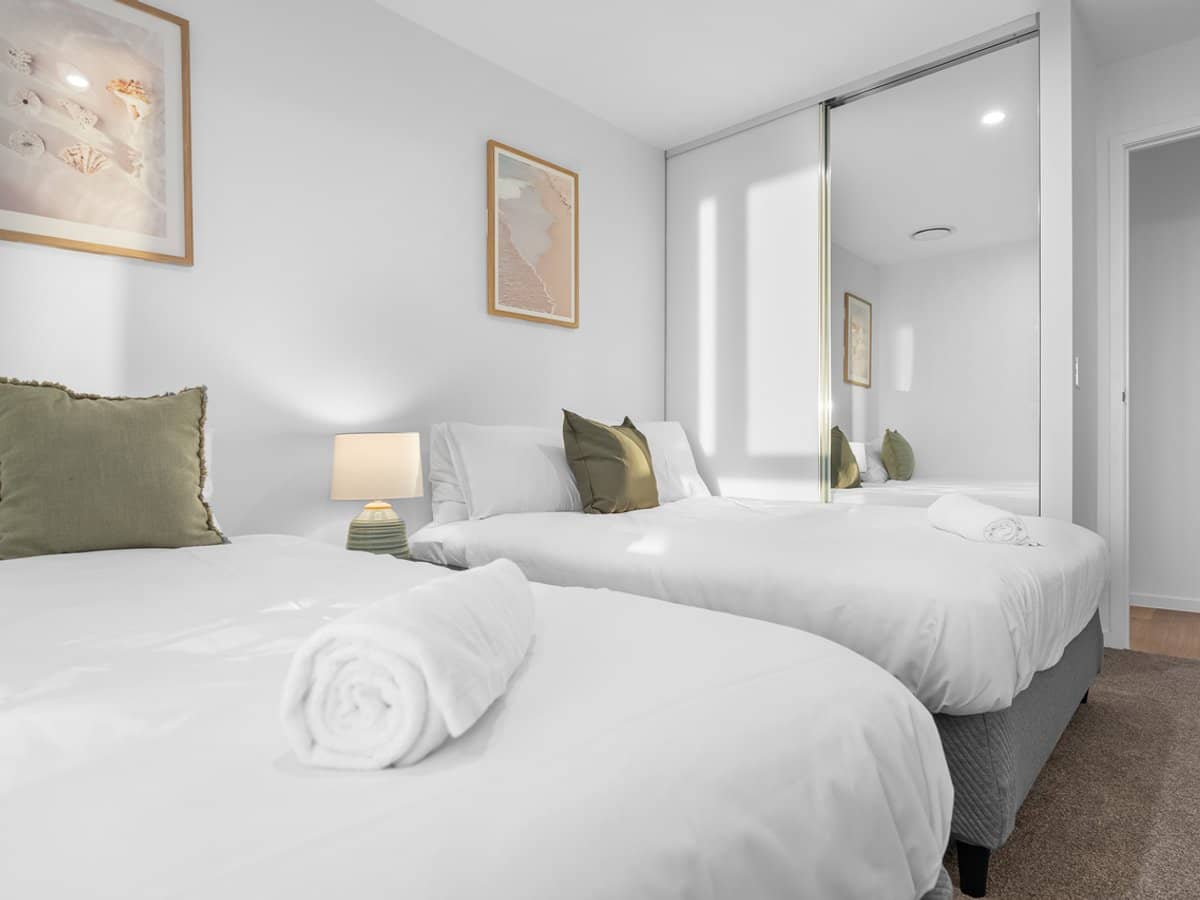 18 Remembrance Drive, SURFERS PARADISE - Thumbnail 21