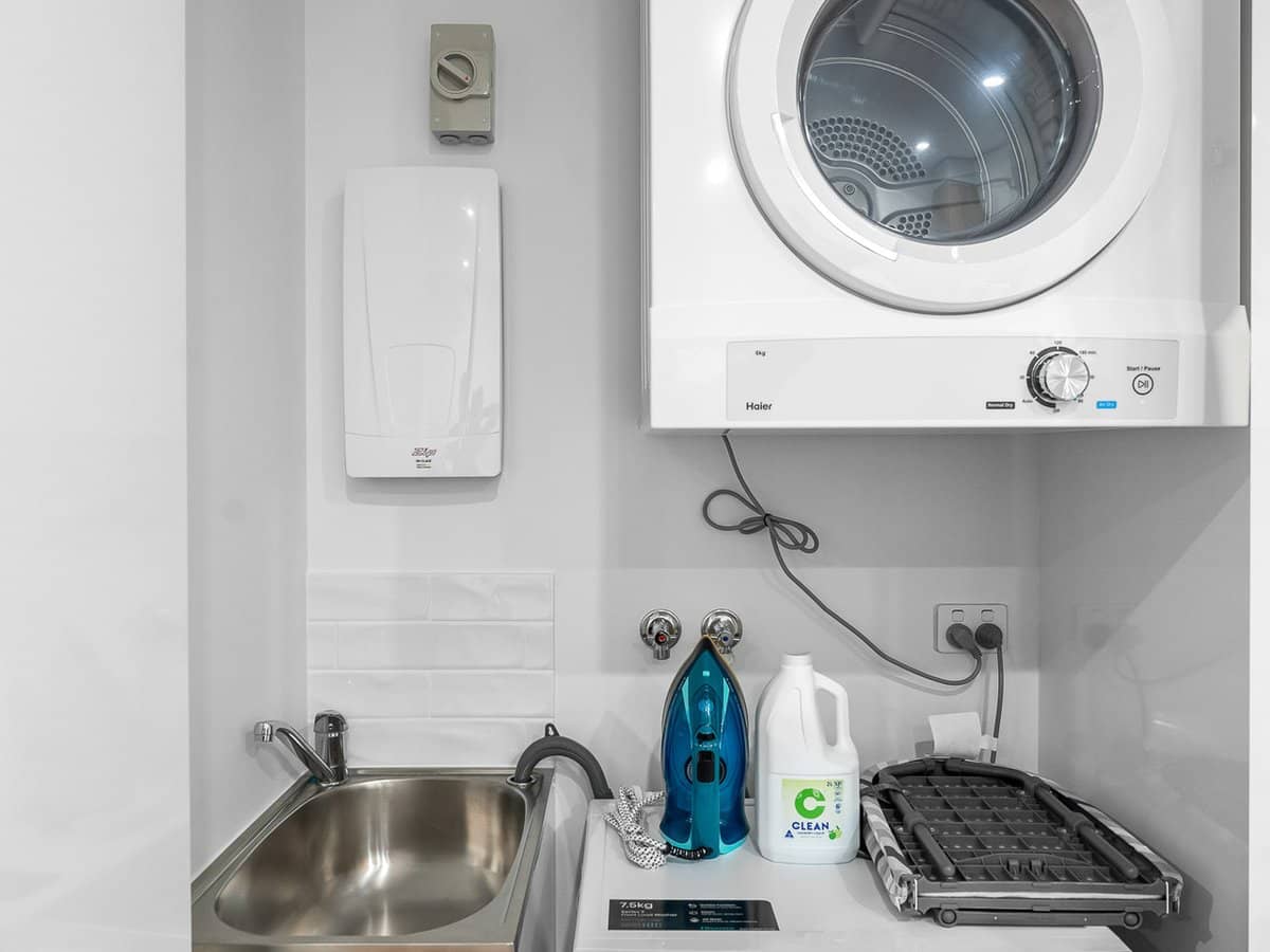 18 Remembrance Drive, SURFERS PARADISE - Thumbnail 25