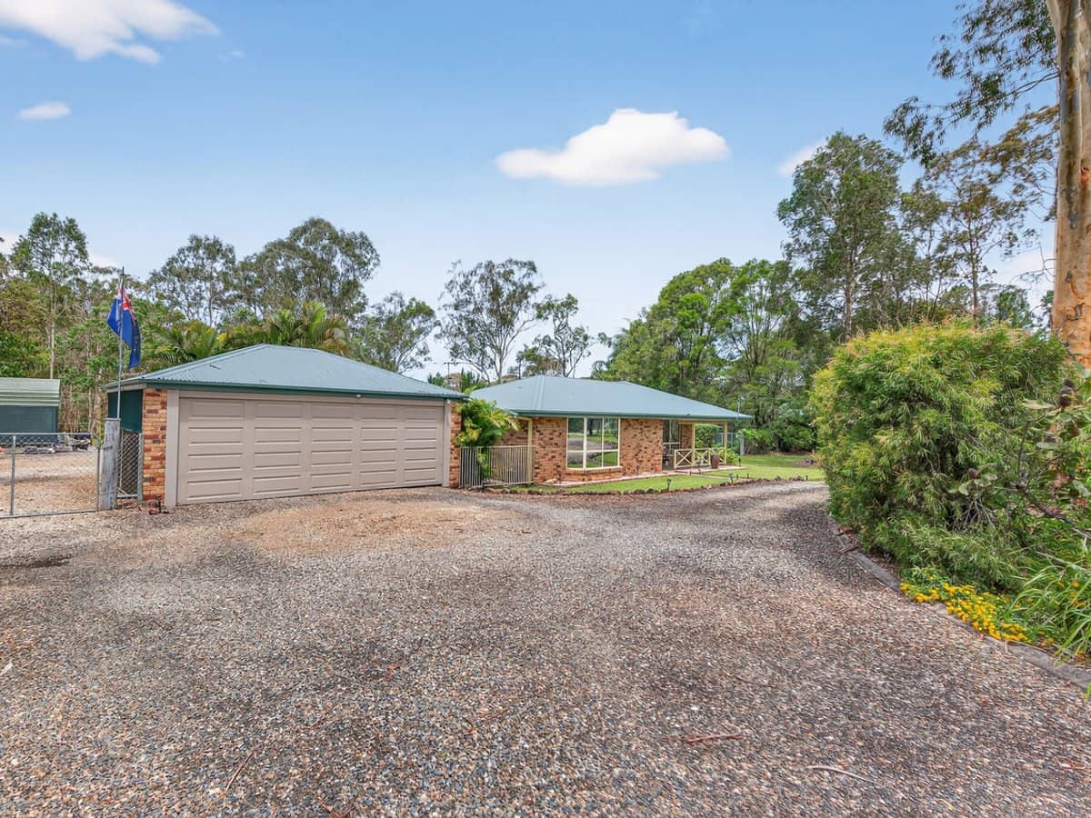 102 Hall Road, ELIMBAH - Thumbnail 2