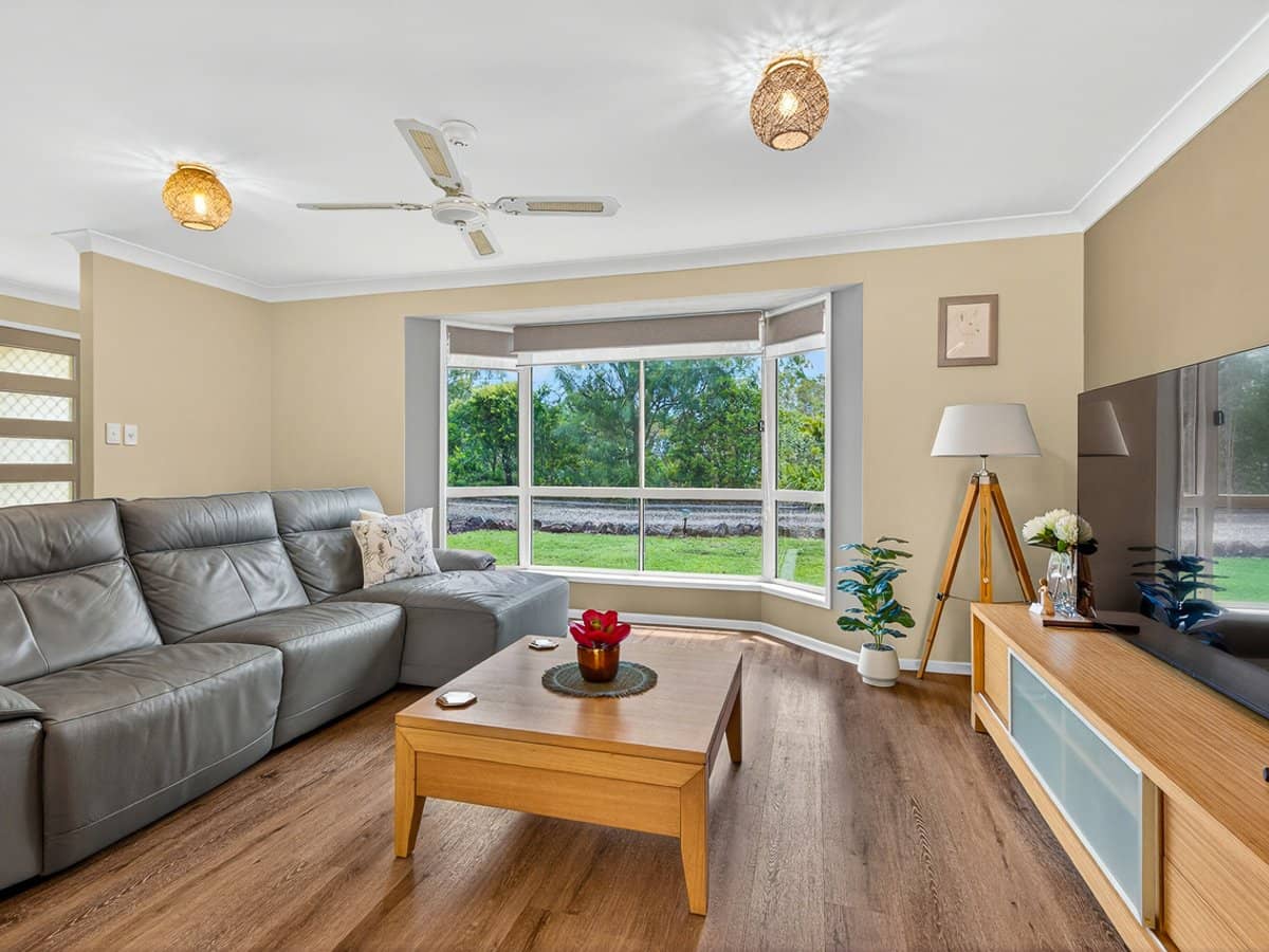 102 Hall Road, ELIMBAH - Thumbnail 4