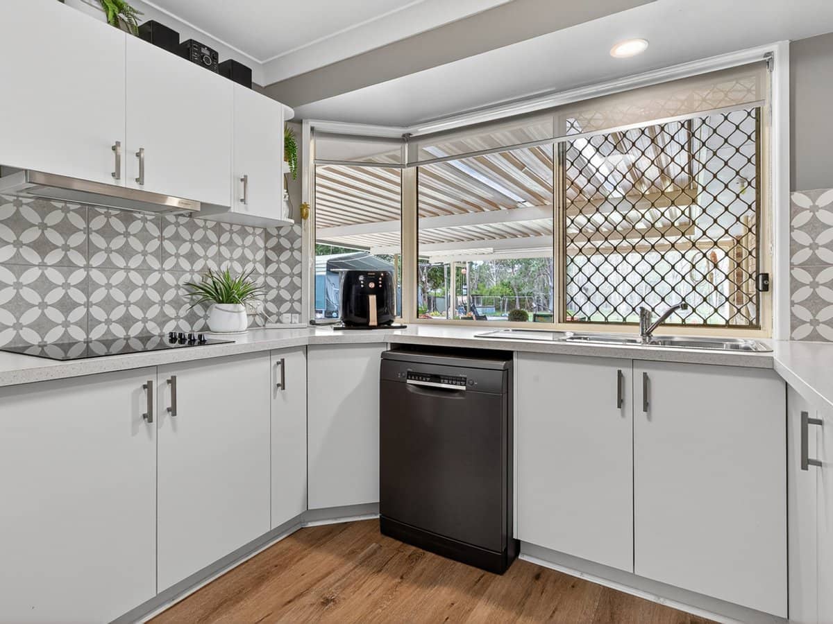 102 Hall Road, ELIMBAH - Thumbnail 7