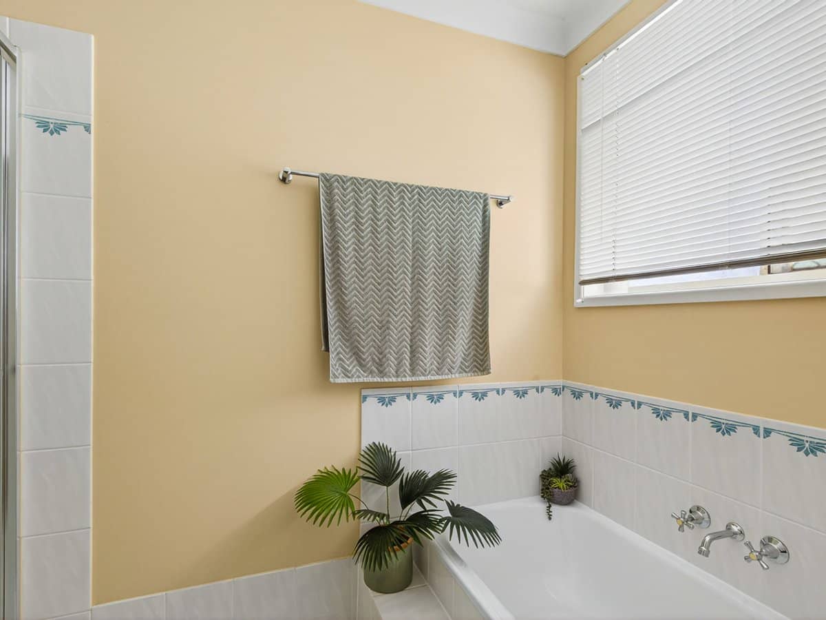 102 Hall Road, ELIMBAH - Thumbnail 12