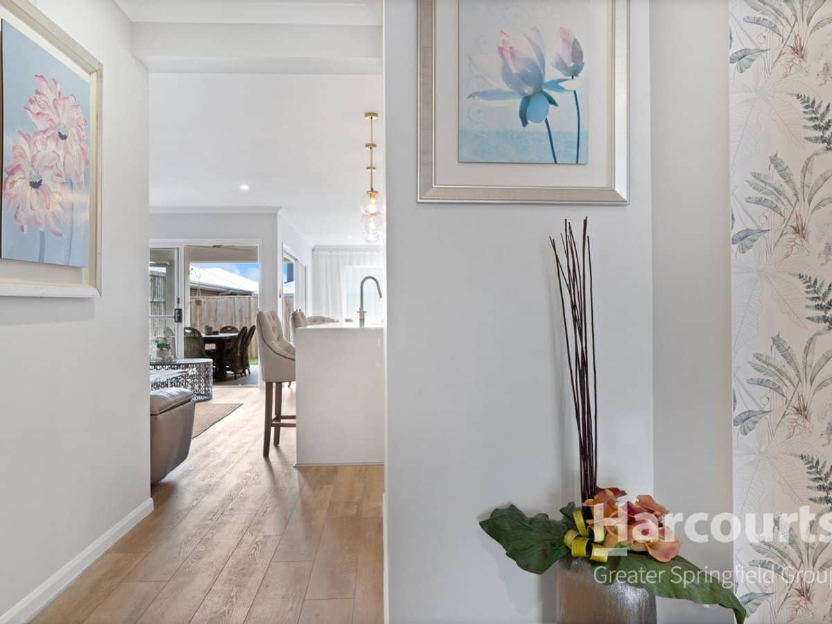 16 Desert Road, GREENBANK - Thumbnail 4