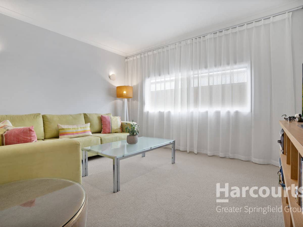 16 Desert Road, GREENBANK - Thumbnail 5