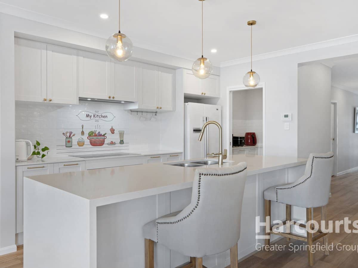 16 Desert Road, GREENBANK - Thumbnail 6