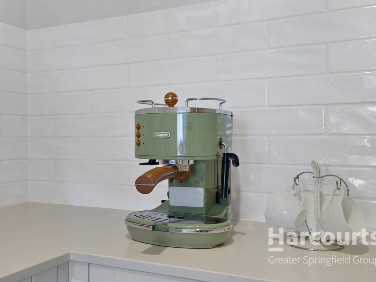 16 Desert Road, GREENBANK - Thumbnail 8