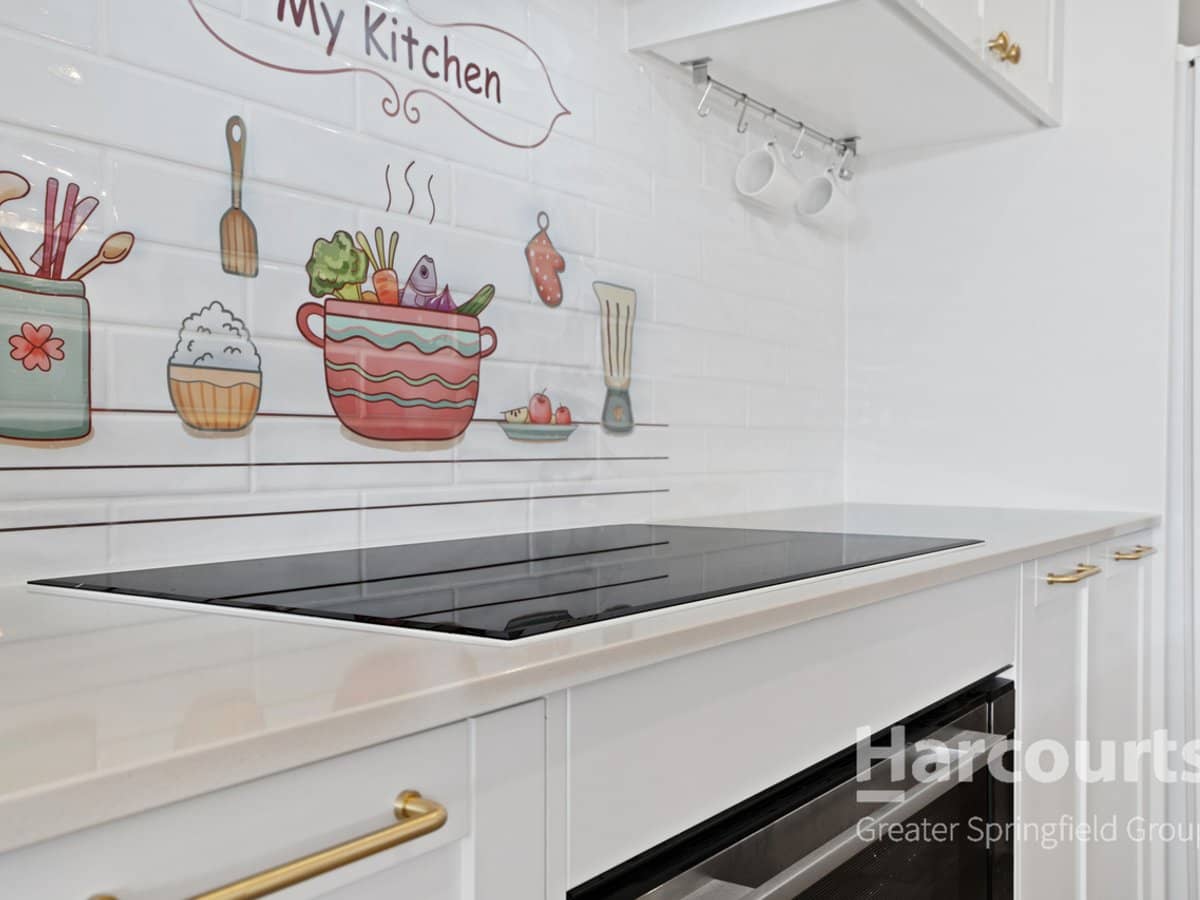 16 Desert Road, GREENBANK - Thumbnail 9