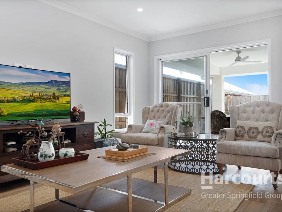 16 Desert Road, GREENBANK - Thumbnail 11