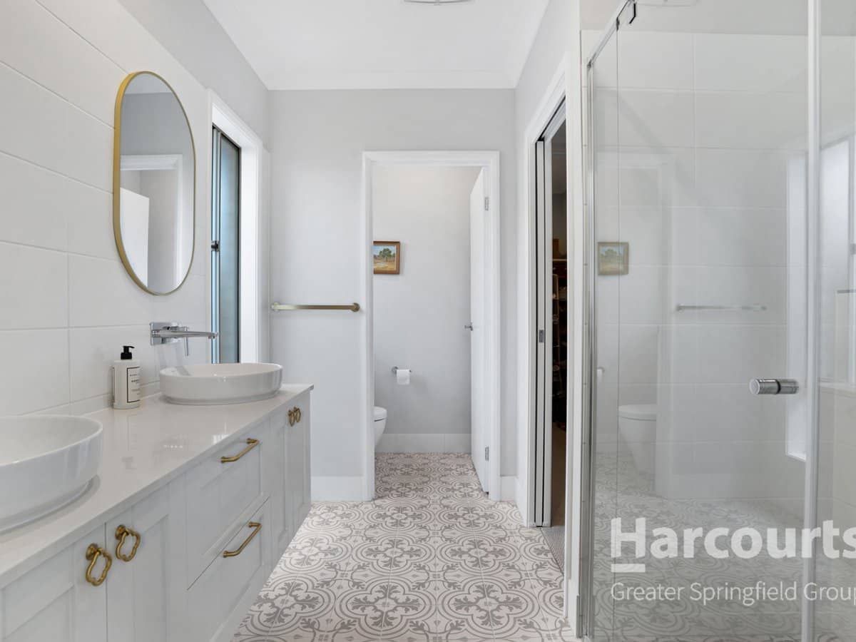 16 Desert Road, GREENBANK - Thumbnail 17