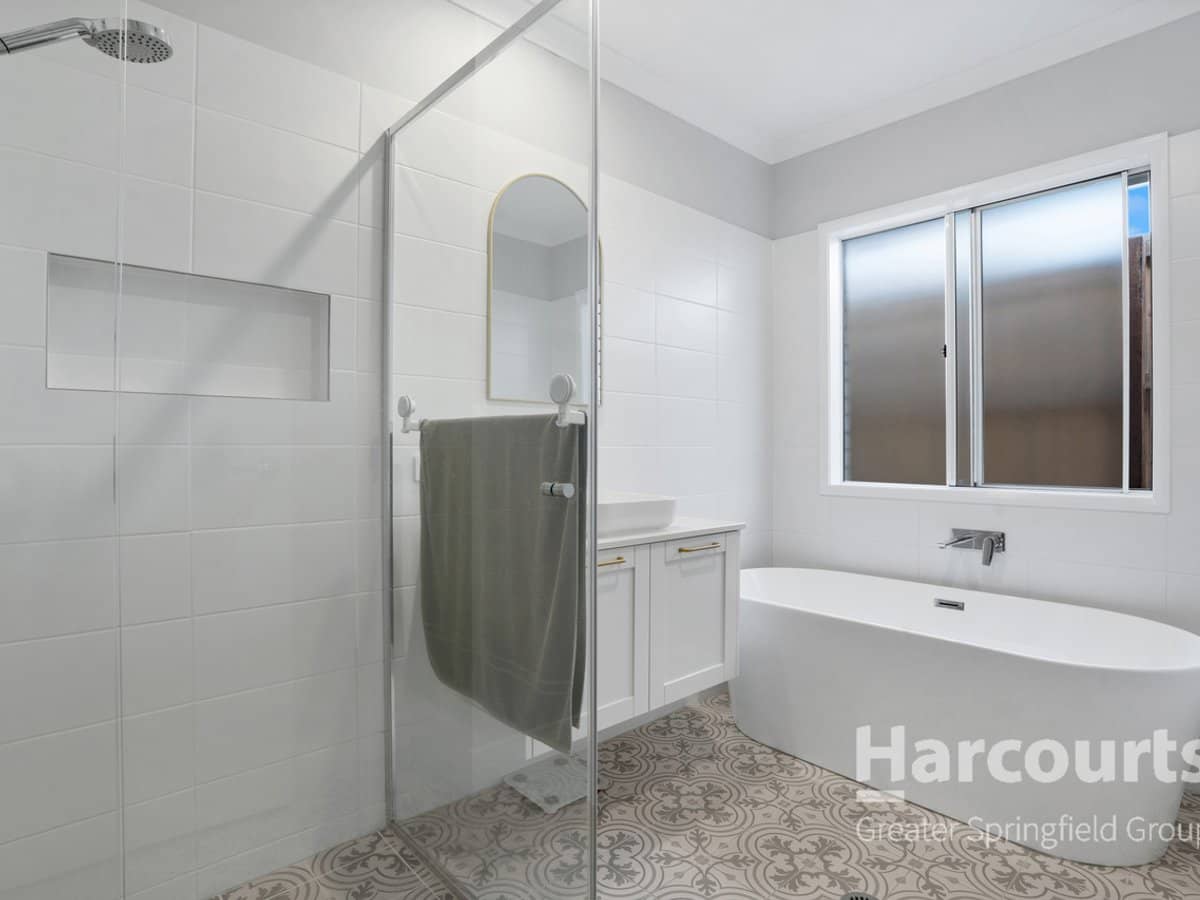 16 Desert Road, GREENBANK - Thumbnail 18