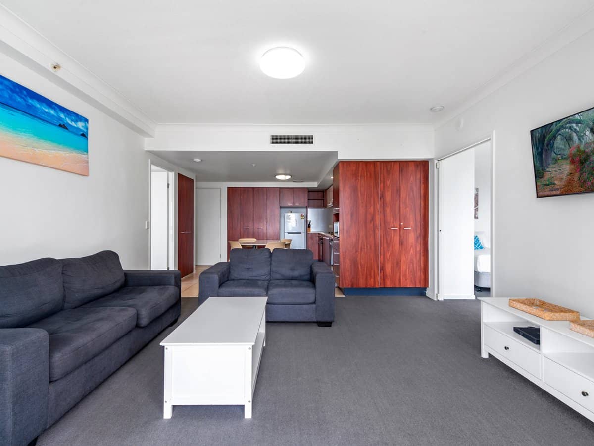 23 Ferny Avenue, SURFERS PARADISE - Thumbnail 11