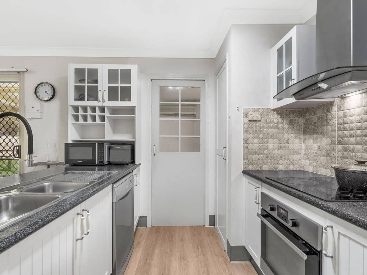 33 Lake Amaroo Court, LOGAN RESERVE - Thumbnail 2