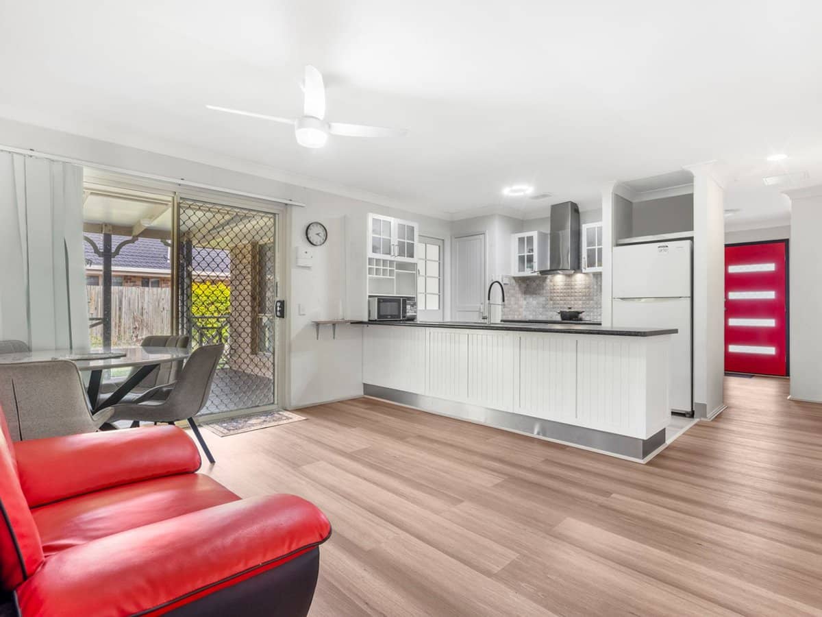 33 Lake Amaroo Court, LOGAN RESERVE - Thumbnail 3