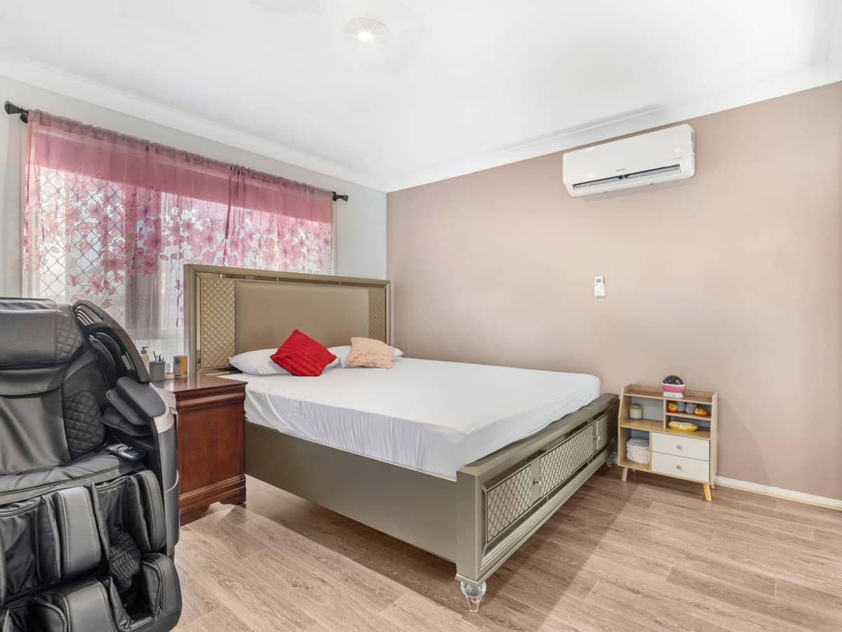 33 Lake Amaroo Court, LOGAN RESERVE - Thumbnail 8