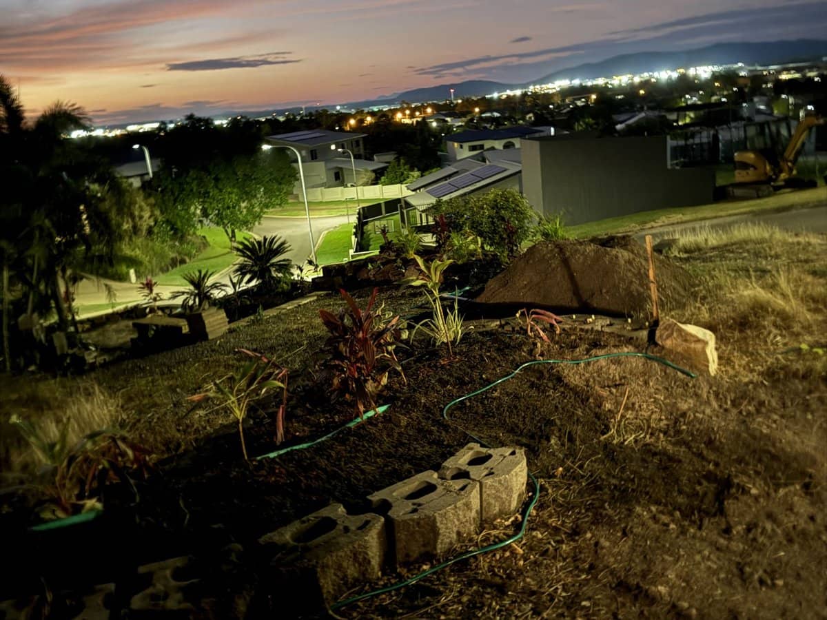 7 Mont Blanc Place, Mount Louisa - Thumbnail 2