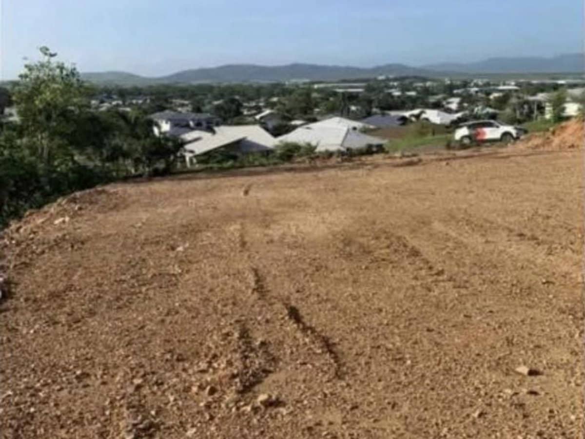 7 Mont Blanc Place, Mount Louisa - Thumbnail 3