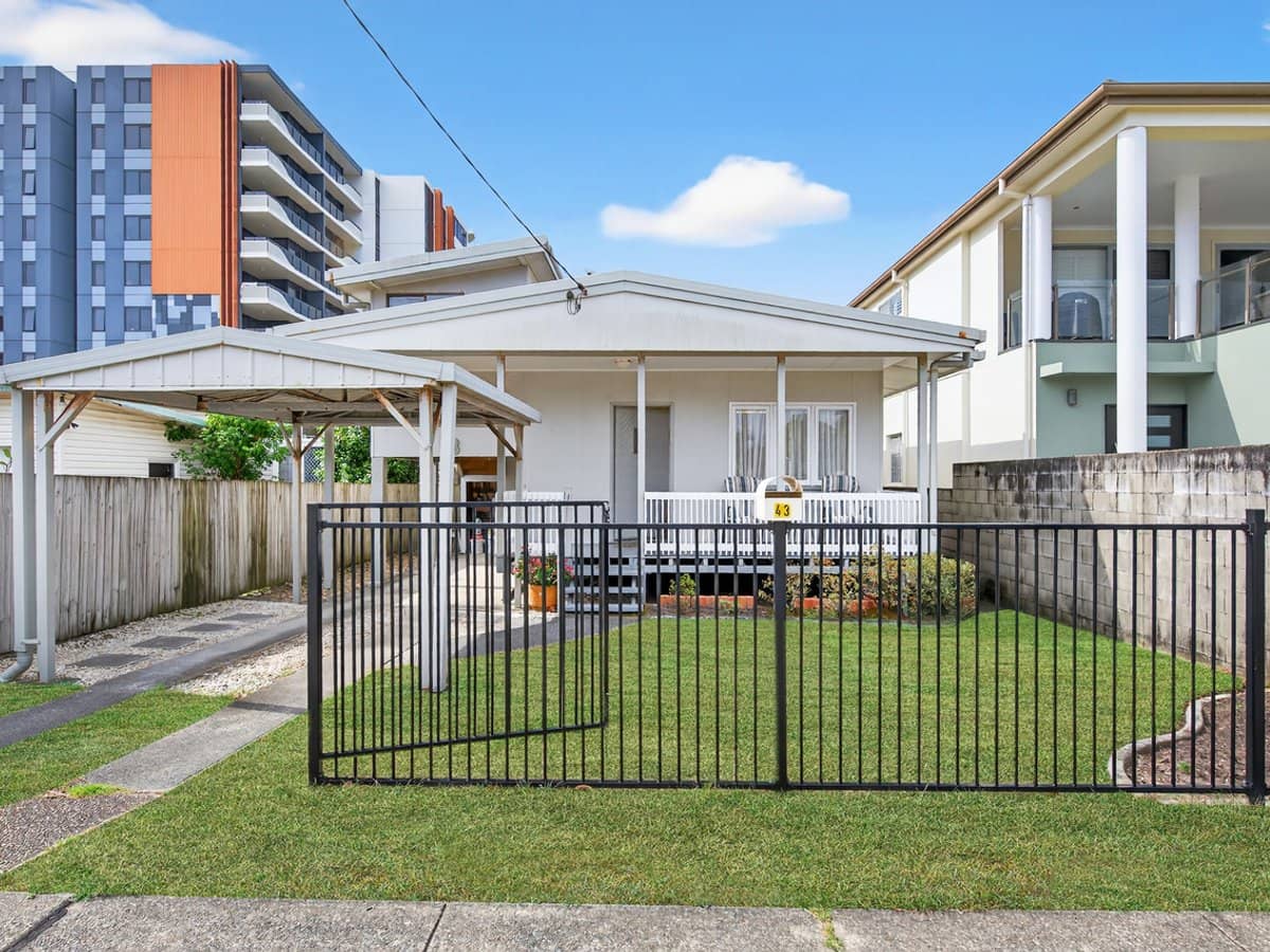 43 Venice Street, MERMAID BEACH - Thumbnail 6