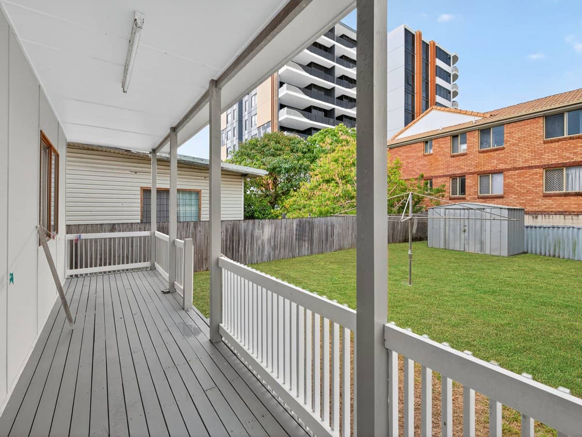 43 Venice Street, MERMAID BEACH - Thumbnail 9