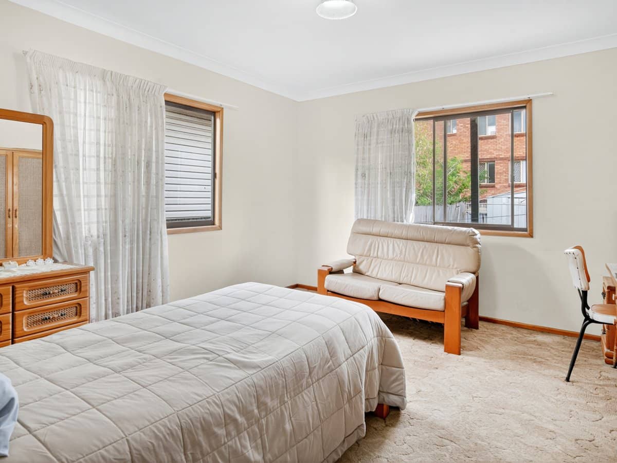 43 Venice Street, MERMAID BEACH - Thumbnail 20