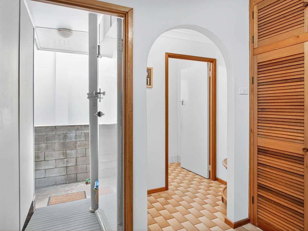 43 Venice Street, MERMAID BEACH - Thumbnail 24