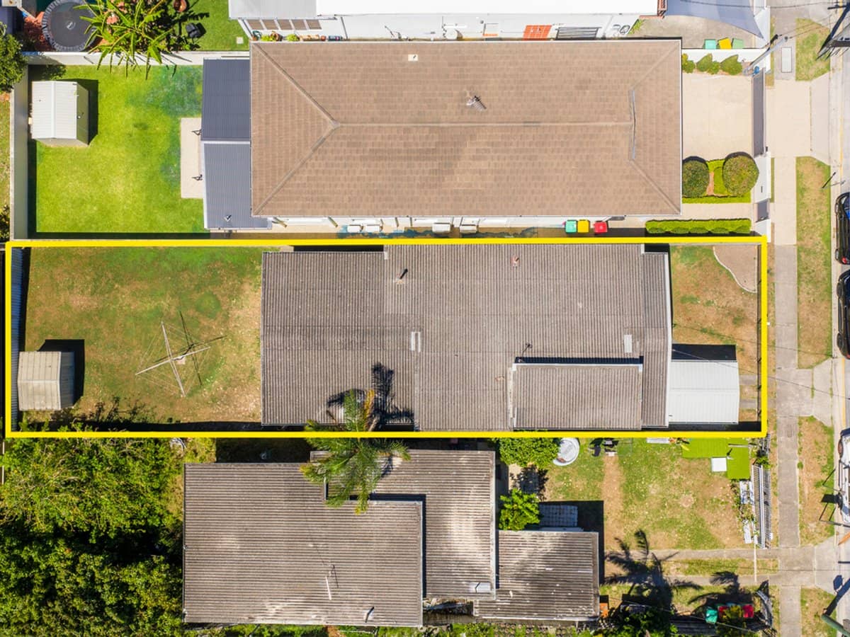 43 Venice Street, MERMAID BEACH - Thumbnail 25