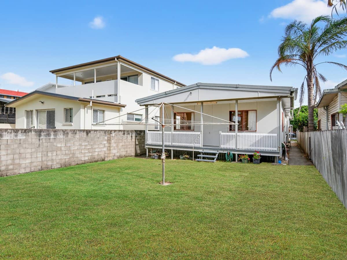 43 Venice Street, MERMAID BEACH - Thumbnail 27