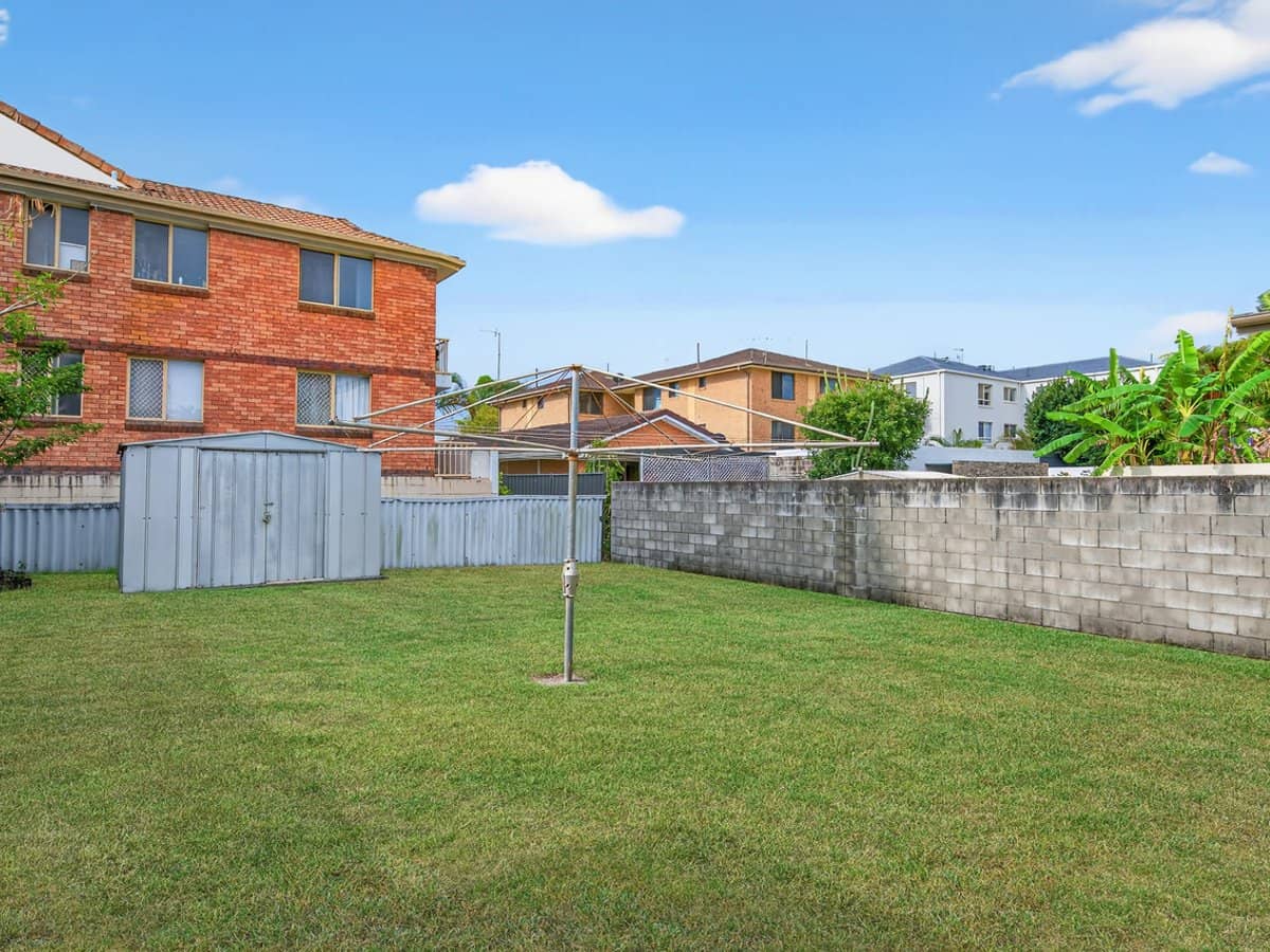 43 Venice Street, MERMAID BEACH - Thumbnail 30